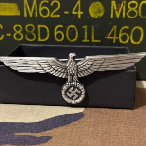 Águila de pecho en metal para Oficiales, Werhmacht